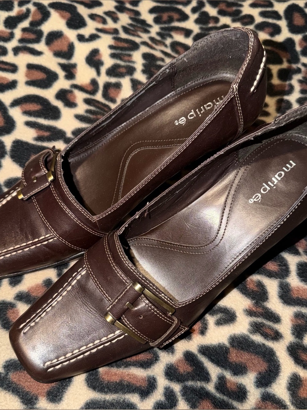 90s vintage dark academia leather pointy heeled loafers with buckle design